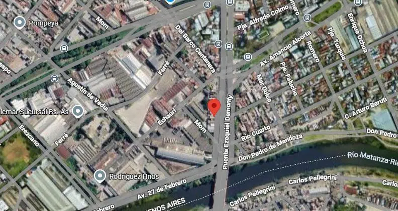 Depósito de 3 plantas en Pompeya 8