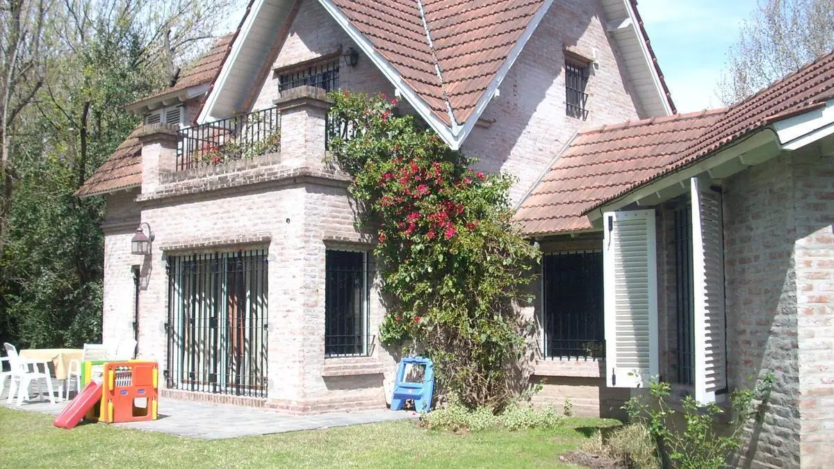 ALQUILER - casa 4 dormitorios en Bella Vista 5