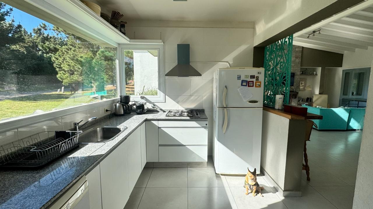 Foto de Casa en Barrio Costa Esmeralda de 5 dormit con pileta, imagen 4
