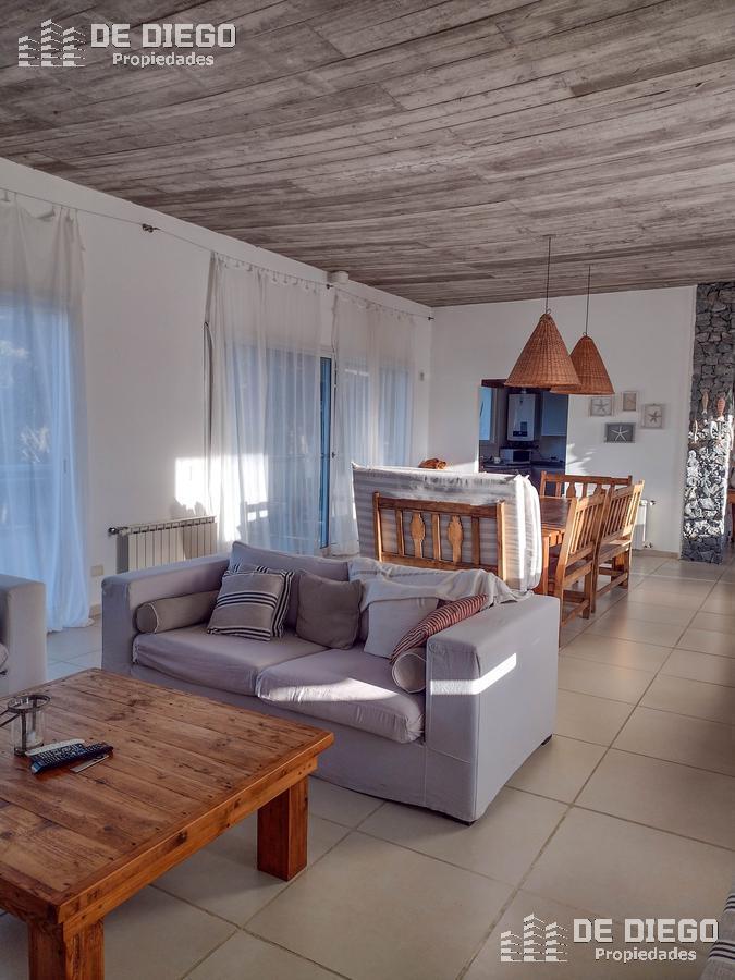 Muy Linda Casa en Venta con Rápida Salida Al Mar en Barrio Residencial II – Costa Esmeralda 5