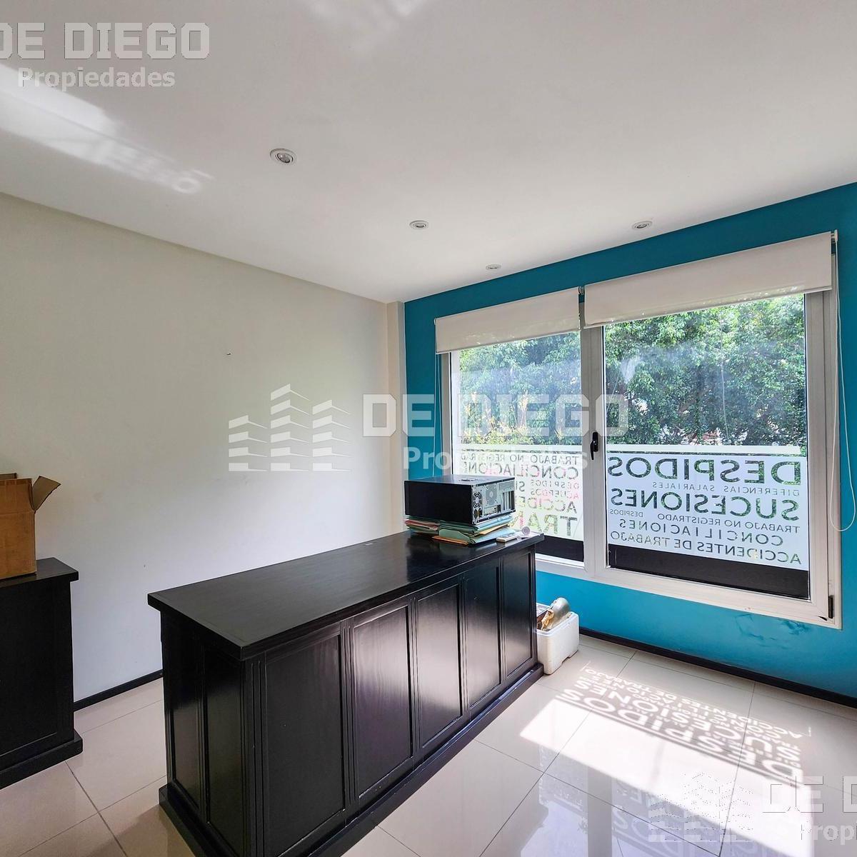 Oficina en Venta de 209 m² en Primer Piso por Escalera con Local a La Calle. San Isidro Centro 2