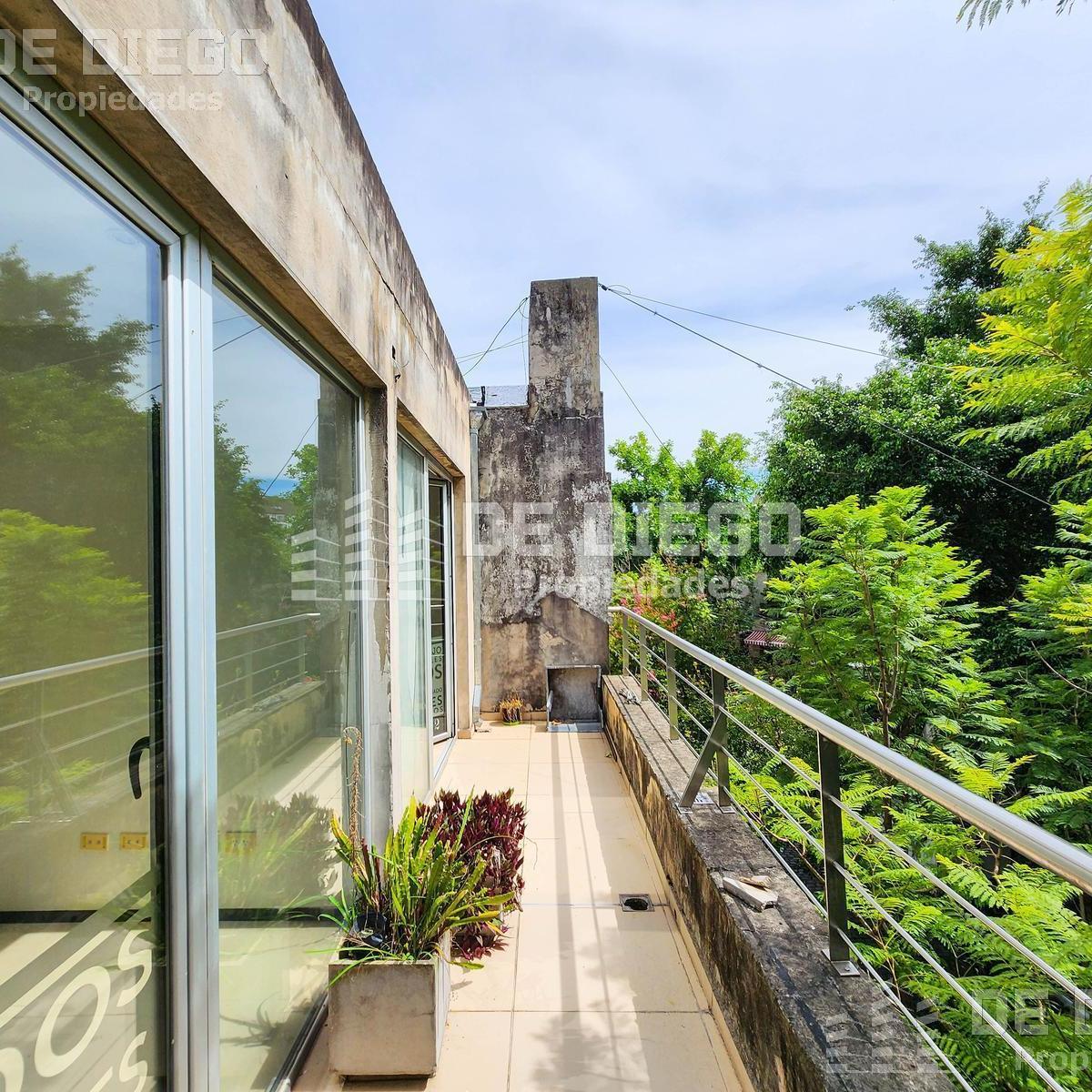 Oficina en Venta de 209 m² en Primer Piso por Escalera con Local a La Calle. San Isidro Centro 3