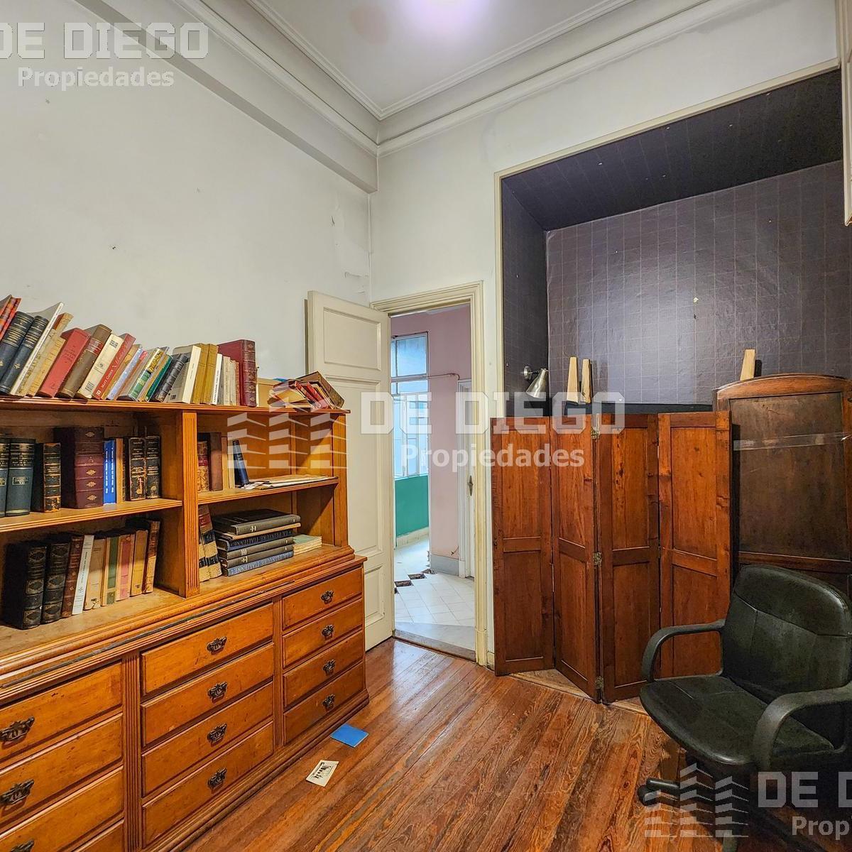 Departamento Estilo Frances de 7 Ambientes en Venta a Pocos m de Plaza San Martin, en Retiro 2
