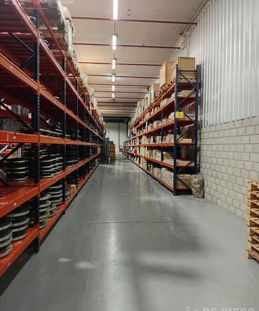 Alquiler deposito de 1380 m2 en predio con seguridad Villa Ballester San Martin