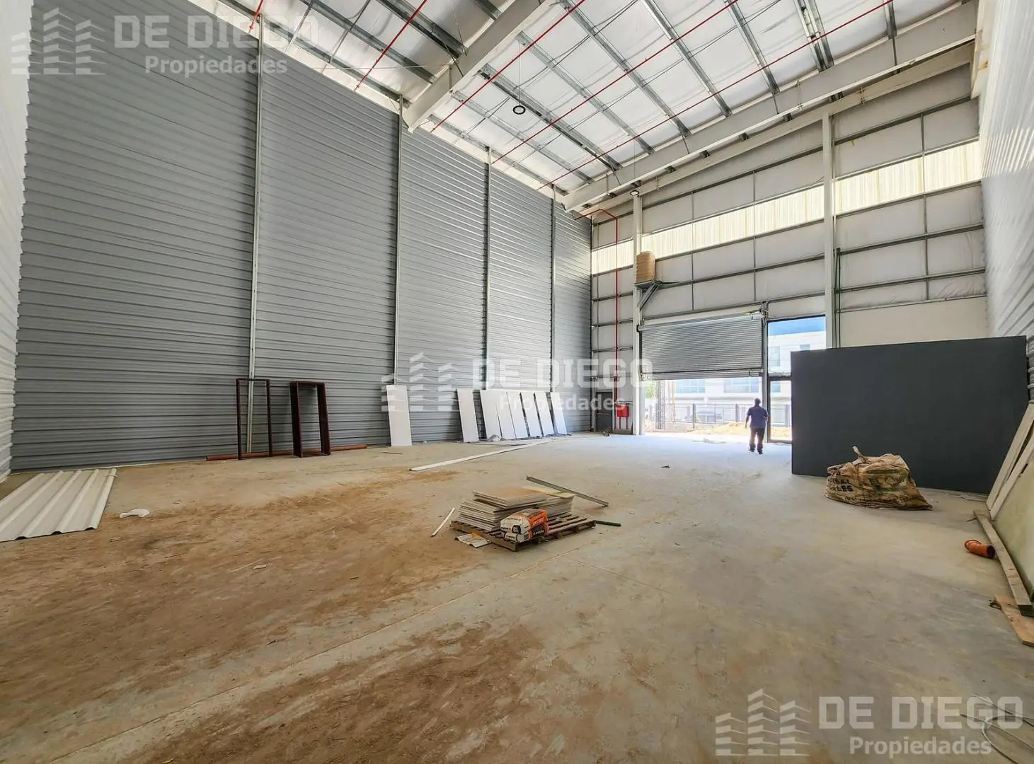 Nave en alquiler de 284 m2, dentro del Parque Industrial Tigre. 1