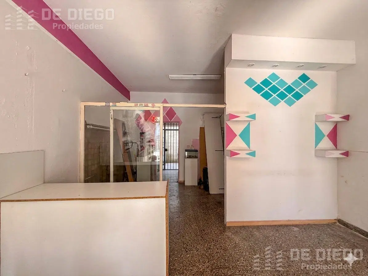En venta propiedad en Block 2 departamentos y 2 locales Polvorines Malvinas Argentinas 4