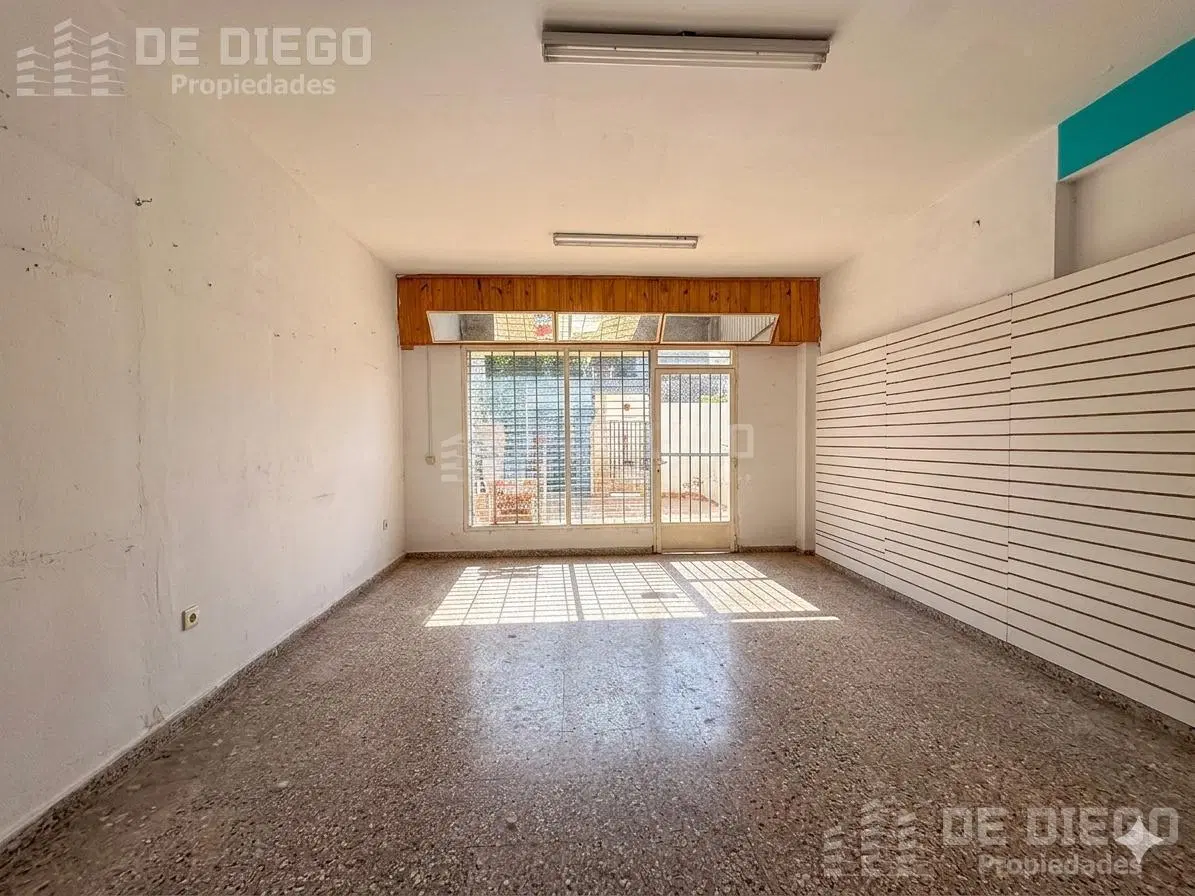 En venta propiedad en Block 2 departamentos y 2 locales Polvorines Malvinas Argentinas 2