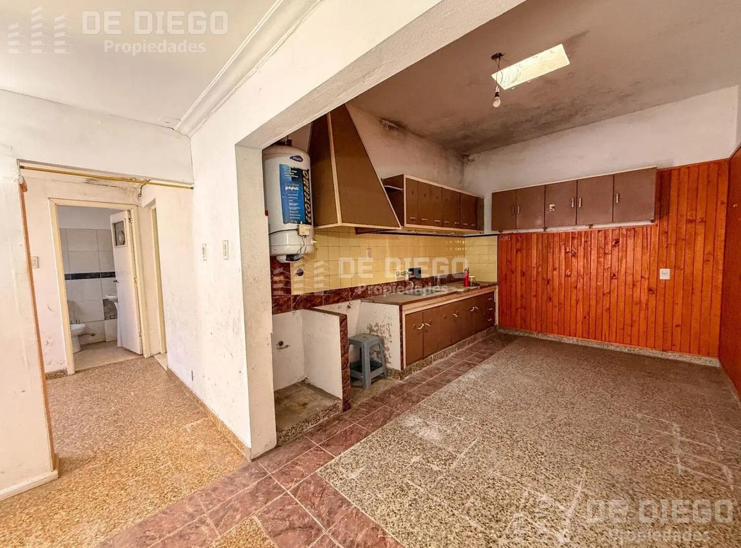 En venta propiedad en Block 2 departamentos y 2 locales Polvorines Malvinas Argentinas 5