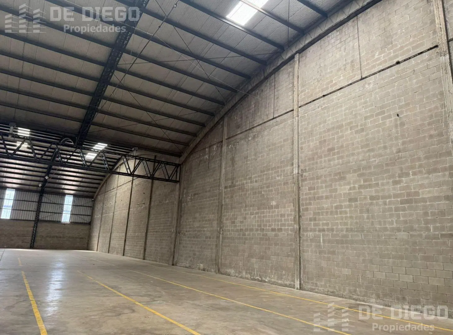 Deposito 2400 m2 en alquiler, Parque Industrial Morón 5