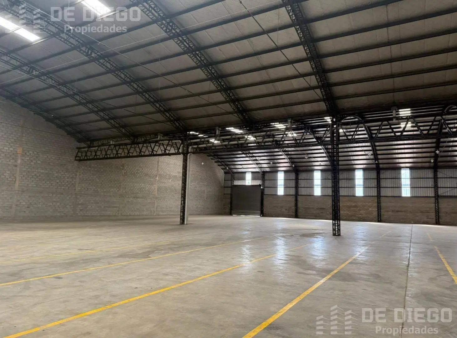 Deposito 2400 m2 en alquiler, Parque Industrial Morón 3