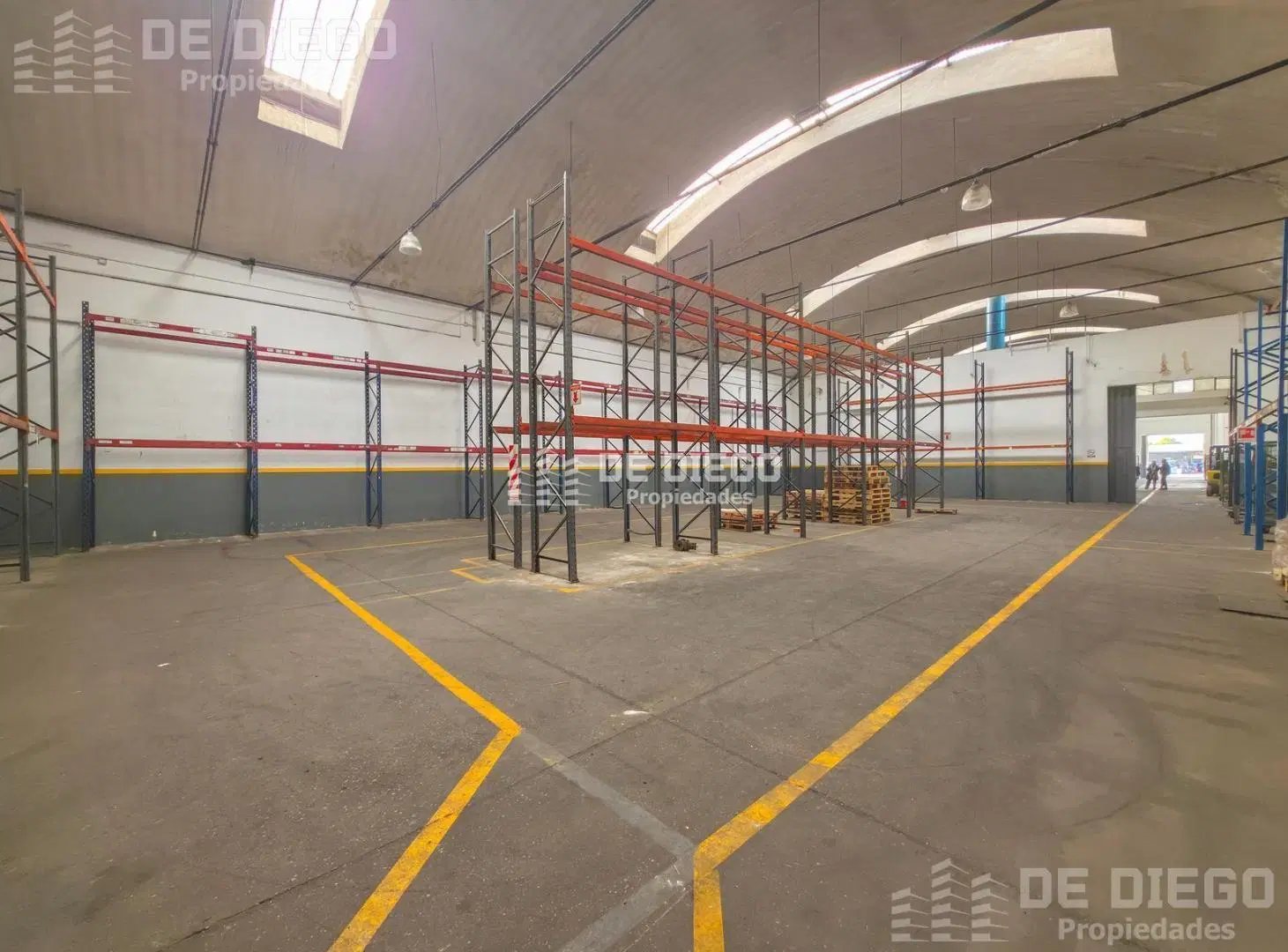 Deposito en alquiler 2062 m2, predio con seguridad, Olivos Vicente Lopez 3