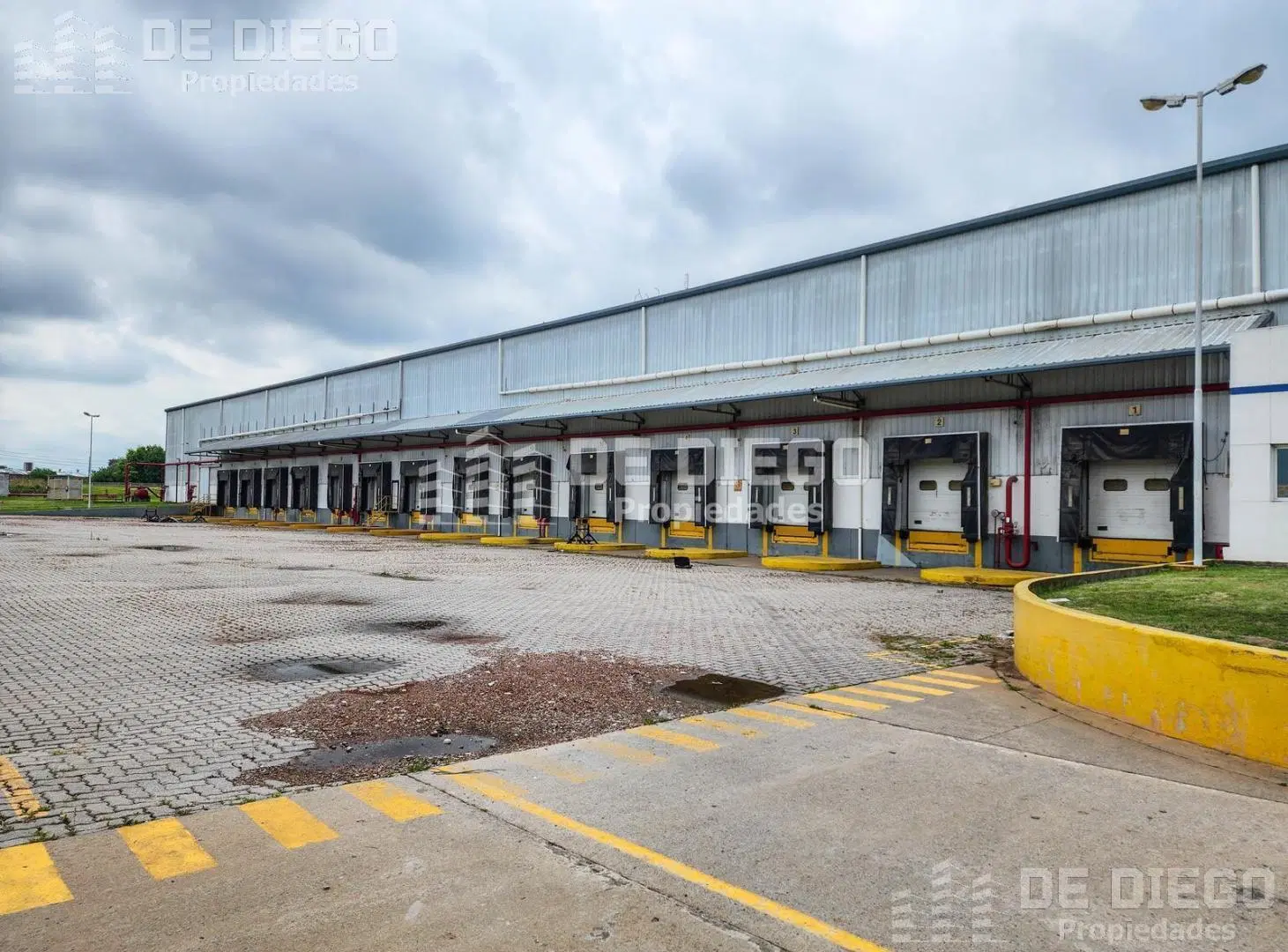Alquiler deposito Nave Industrial categoría 3 con rociadores, gas industrial, racks, Garín Escobar. 3