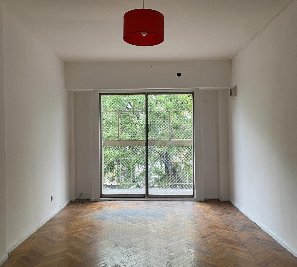 Departamento AL FRENTE 4TO PISO CON BALCON CORRIDO en Caballito