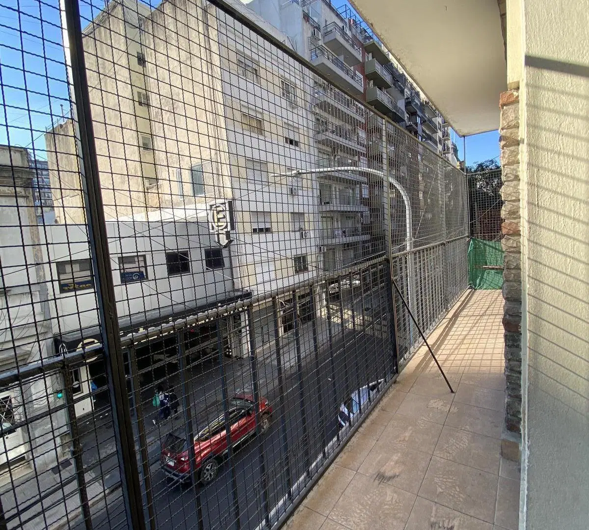 Departamento con balcon corrido, en zona de facultades. cerca de todo. 8