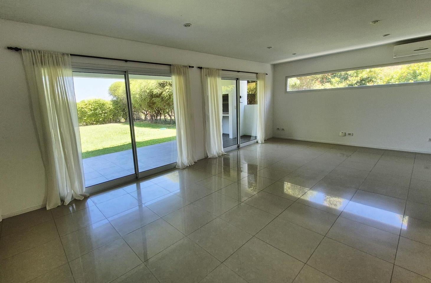 Foto de Venta Casa 3 dormitorios mas dependencia Barrio Los Alisos, Nordelta, imagen 3