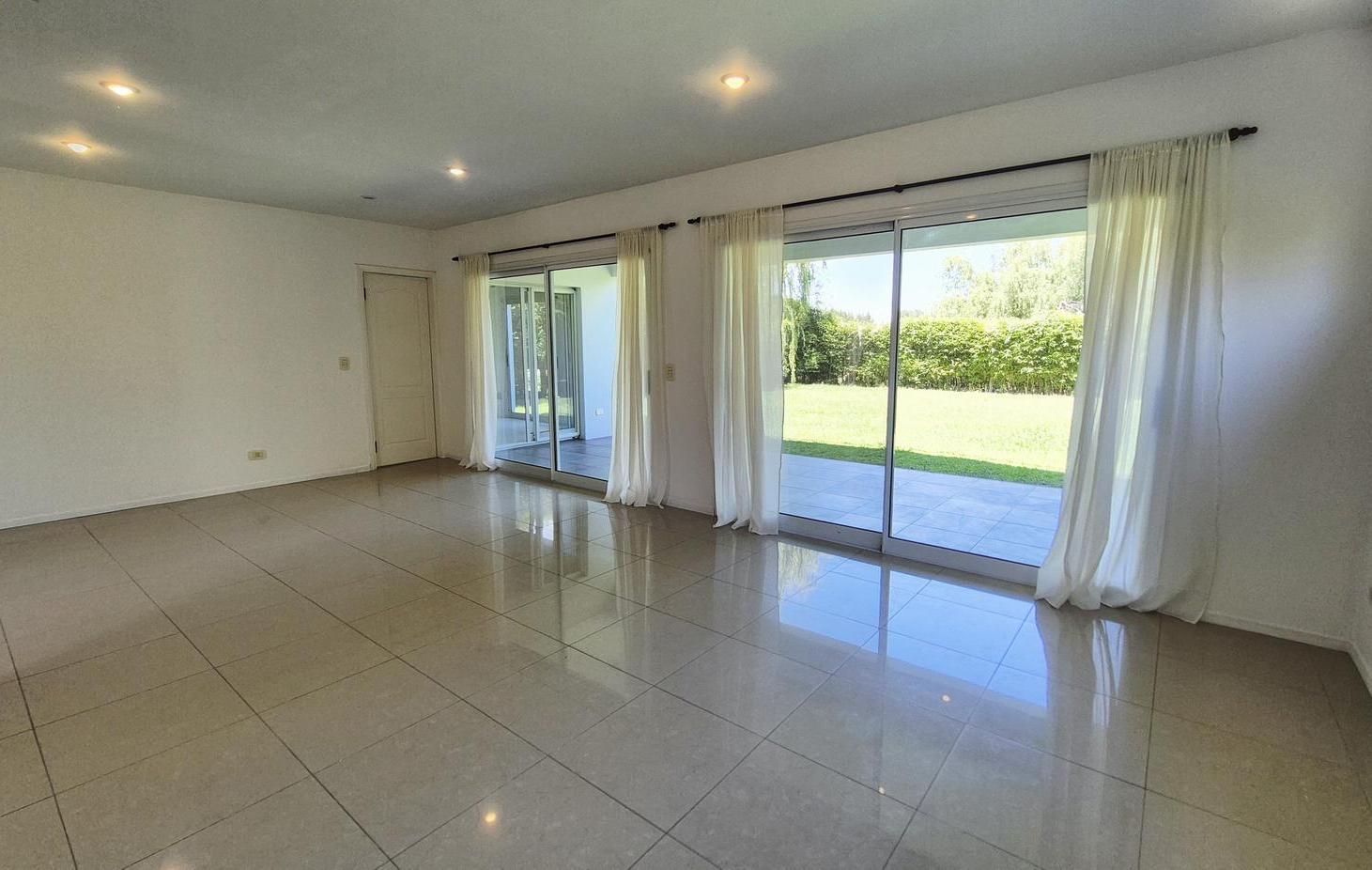 Foto de Venta Casa 3 dormitorios mas dependencia Barrio Los Alisos, Nordelta, imagen 2