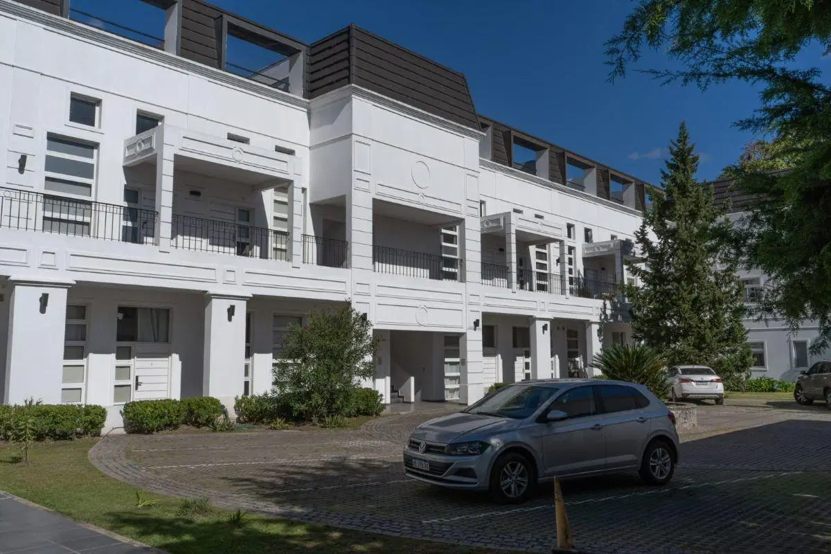 DEPARTAMENTO DE 2 AMBIENTES EN COMPLEJO RESIDENCIAL ARCOS DEL PILAR 2