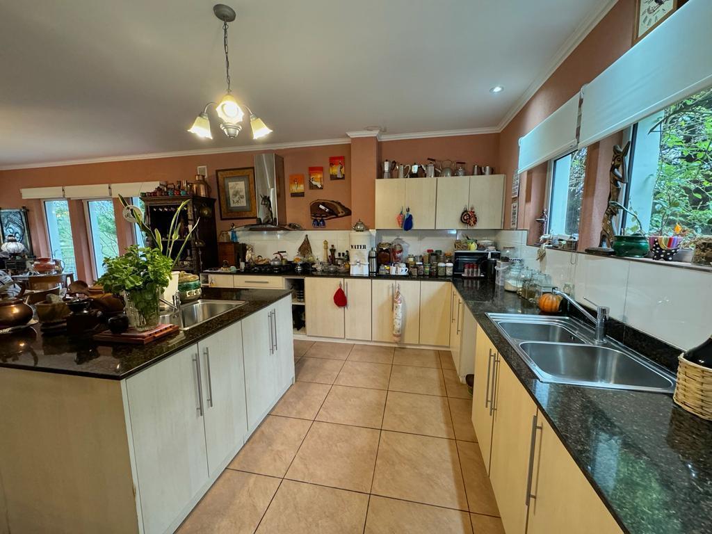 Exclusiva Casa con Piscina en Country Valle de Tandil Golf Club 2