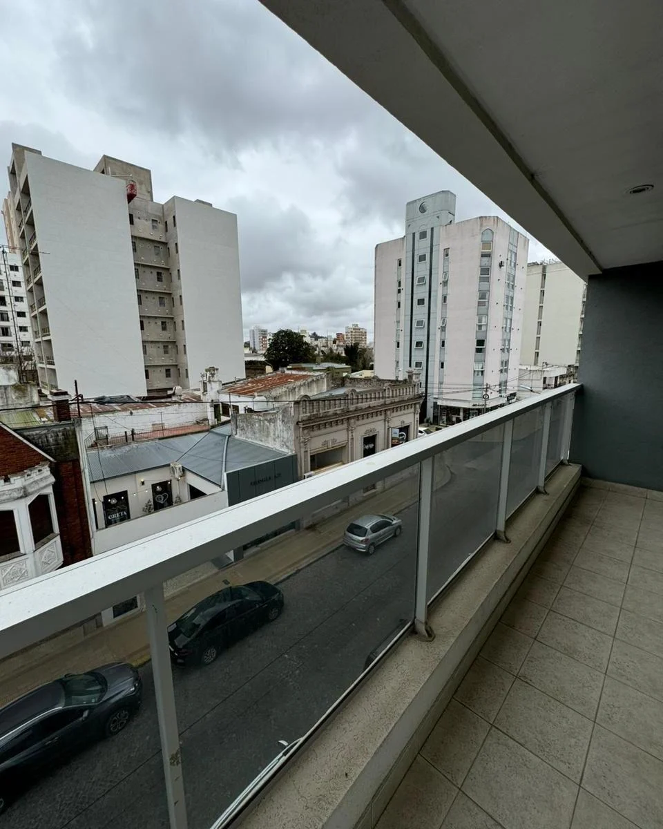 Semipiso Céntrico de Categoría Bértoli Dos Dormit Vende o Permuta 1