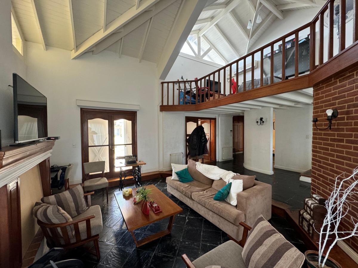 Excelente Chalet Barrio Cerrito con Parque Pileta y Quincho 2