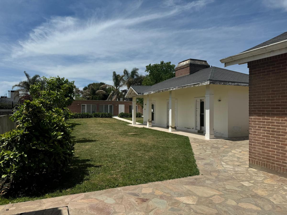 Excelente Chalet Barrio Cerrito con Parque Pileta y Quincho 3
