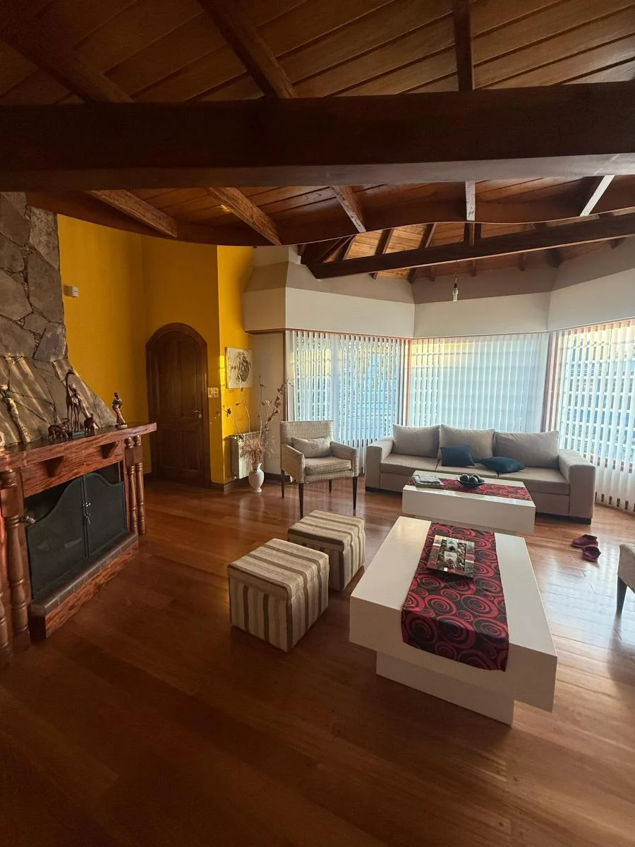 Amplio Chalet Cuatro Dormit Apto Crédito en Venta 5
