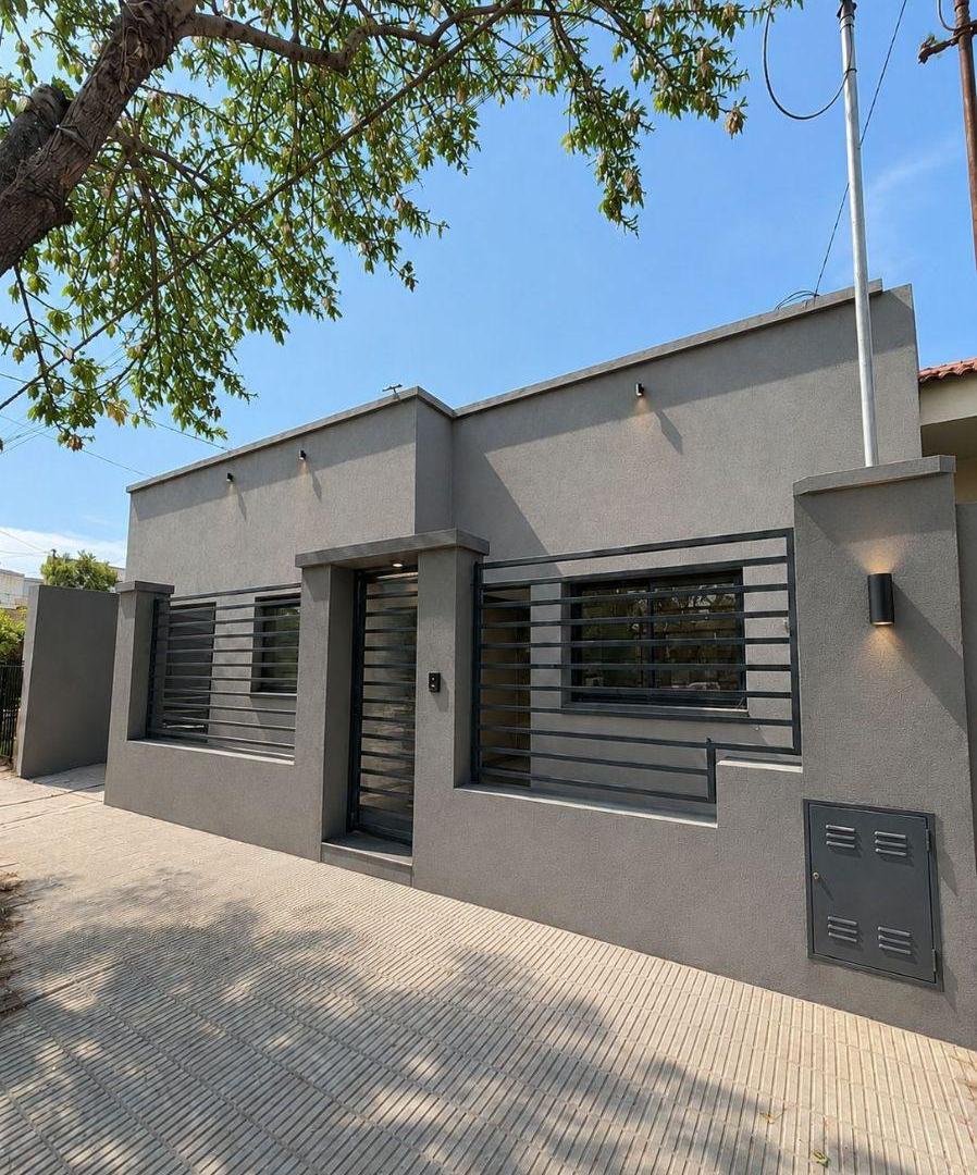 CASA MODERNA 2 DORMIT PATIO GARAGE SEMICENTRO EN VENTA