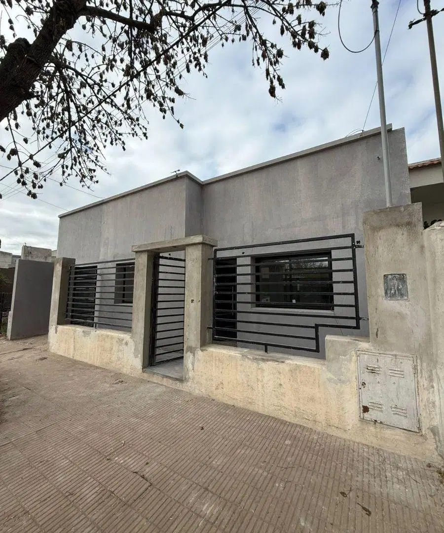 CASA MODERNA 2 DORMIT PATIO GARAGE SEMICENTRO EN VENTA 4