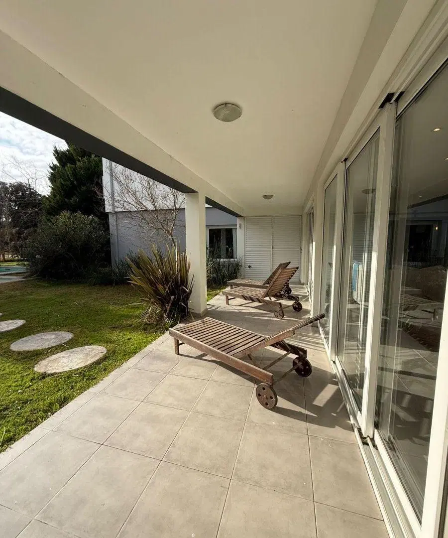 EXCELENTE CASA DE CATEGORÍA 280M2 TRES DORMIT PILETA QUINCHO EN VENTA 3