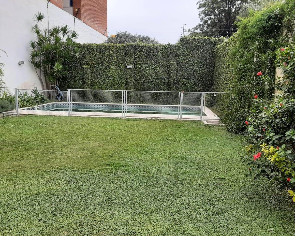 Excelente lote sobre Av. 24 de Septiembre al 1700. Apto edificio en altura.