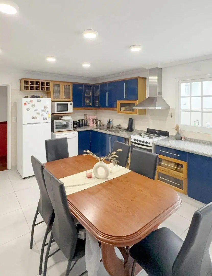 Viví en General Paz: excelente casa de 3 dorm, patio con pileta y garage pasante. 1