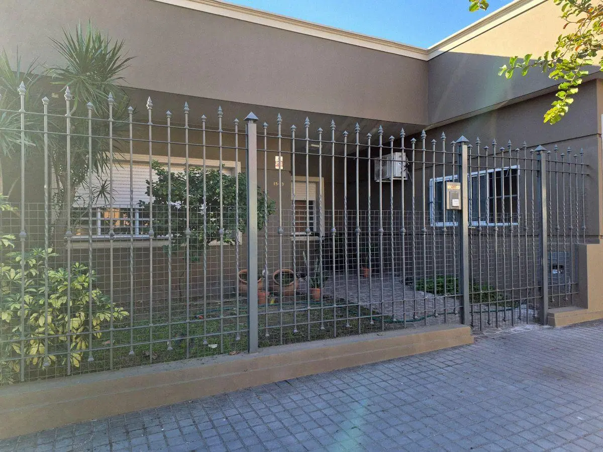Viví en General Paz: excelente casa de 3 dorm, patio con pileta y garage pasante. 4