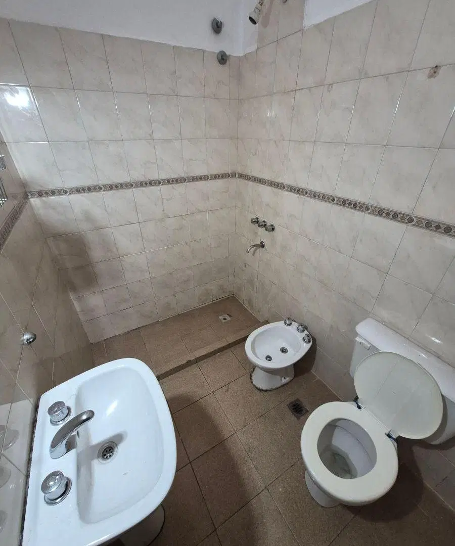 Alquilo casa de 2 dorm con garaje en B° Maipu 5