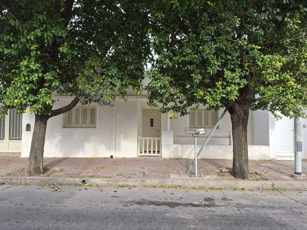 Alquilo casa de 2 dorm con garaje en B° Maipu 3