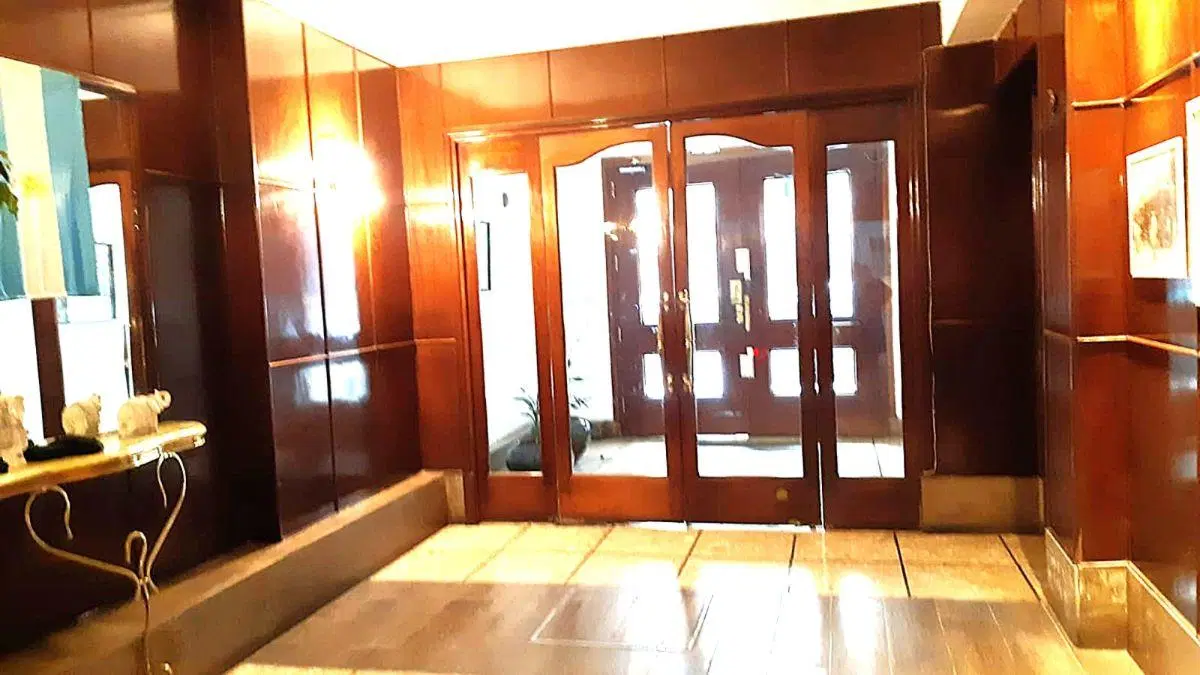 Hermoso departamento de 3 ambientes con balcón terraza en Plaza Colón. 3