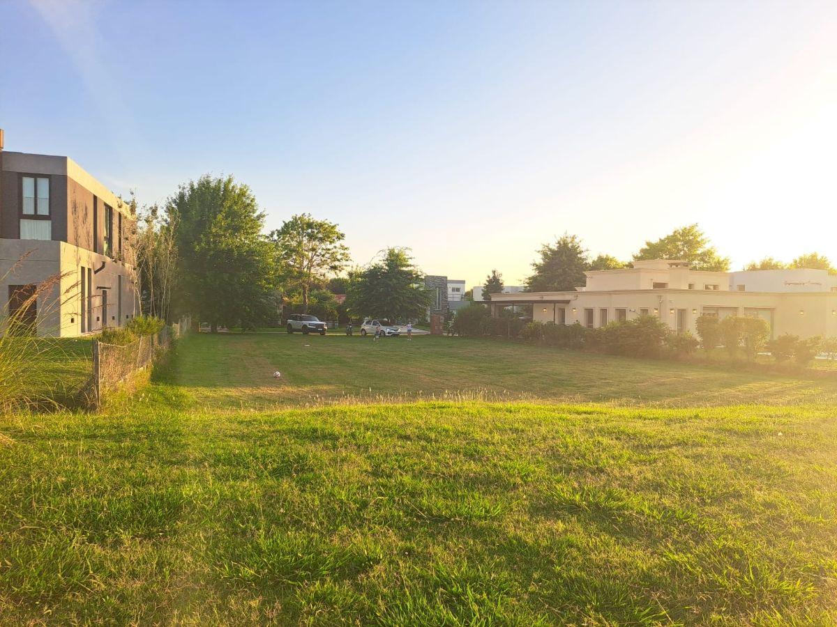 Foto de Lindisimo Lote en Barrio Las Lomas, Haras Santa María, imagen 2