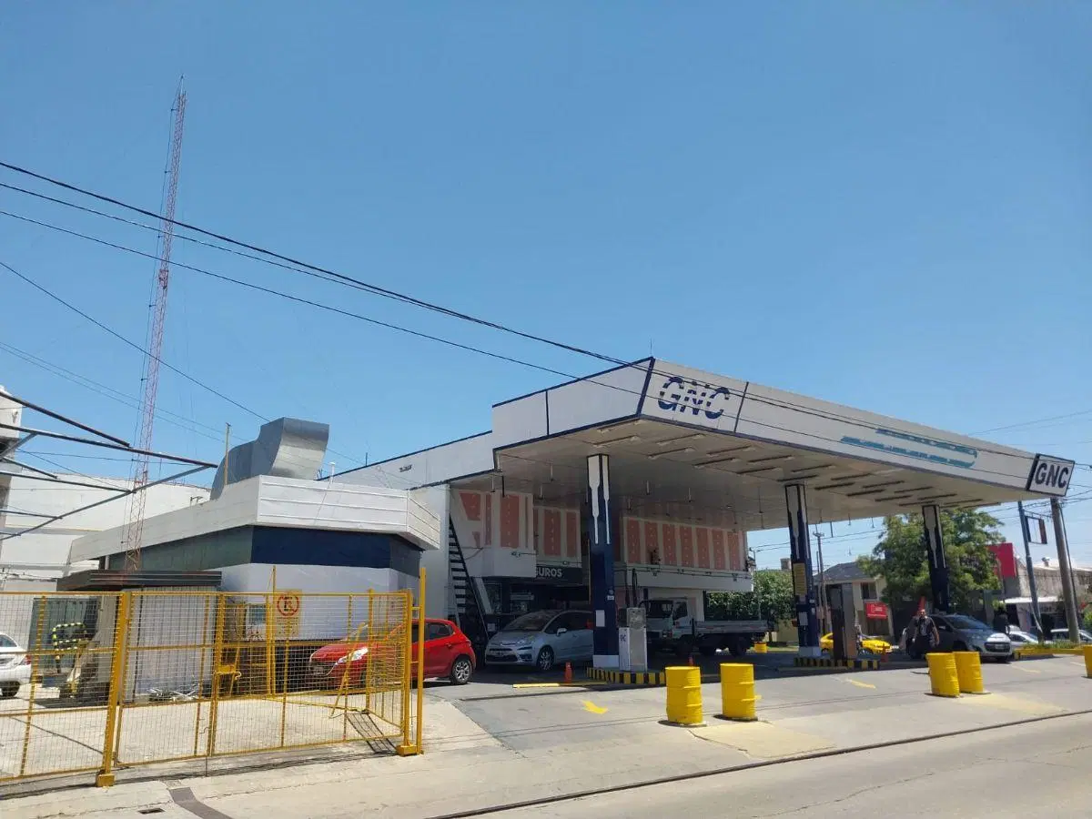 Terreno en alquiler incluye oficinas y locales sobre Av. fuerza Aerea Ruta 20 5