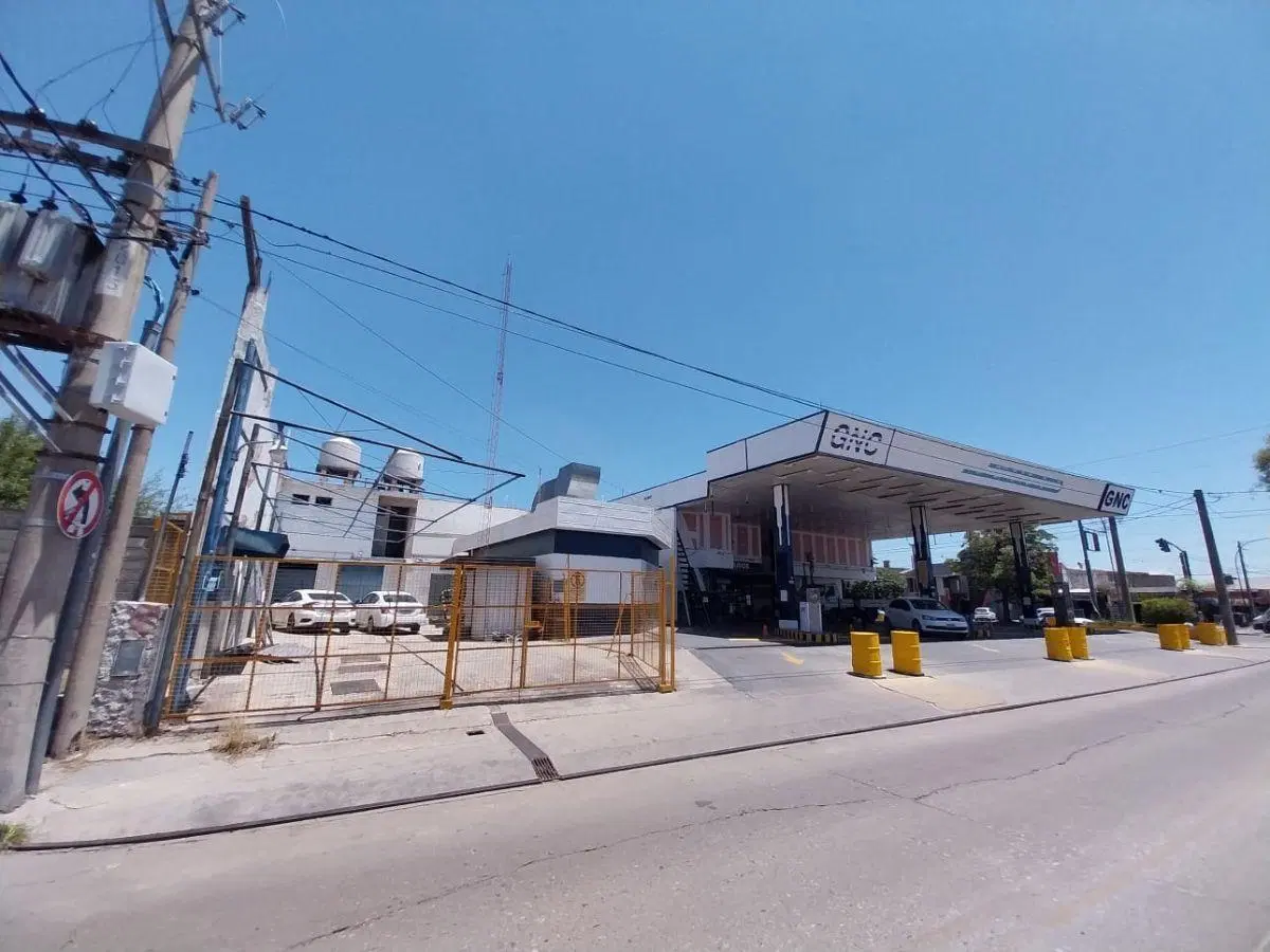 Terreno en alquiler incluye oficinas y locales sobre Av. fuerza Aerea Ruta 20 4