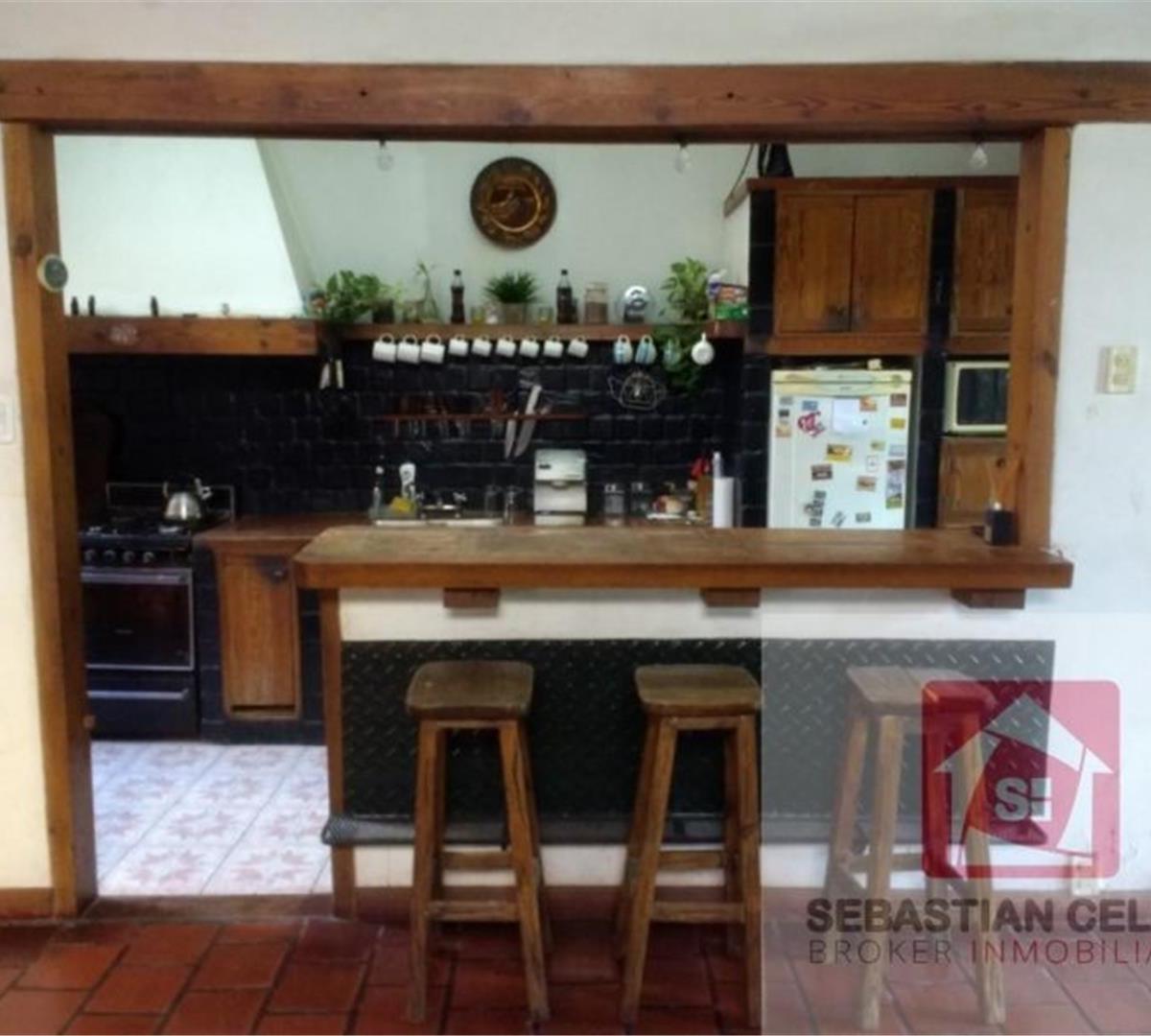 Casa Sobre Lote Propio 8.66 X 33 con Fondo y Pileta 4
