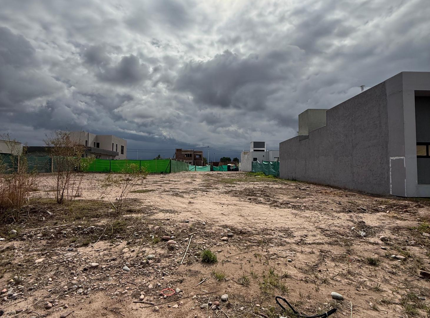 Foto de LOTE DE 300 M² CENTRAL CON FRENTE ESTE EN BARRIO PRIVADO LA QUEBRADA, imagen 4