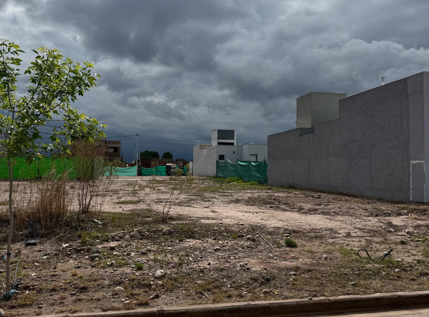 Foto de LOTE DE 300 M² CENTRAL CON FRENTE ESTE EN BARRIO PRIVADO LA QUEBRADA, imagen 3