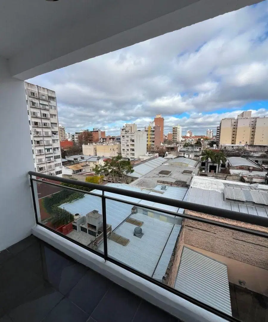 Monoambiente en alquiler en Ituzaingó 1300 | Contrafrente con amplio balcón 4