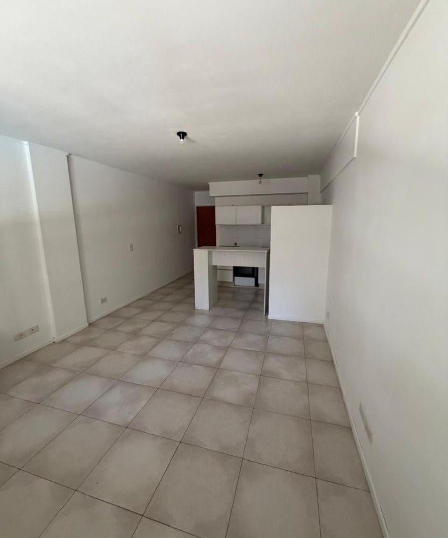 Foto de MONOAMBIENTE GRANDE DIVISIBLE EN ALQUILER – ALEM 1671, imagen 2