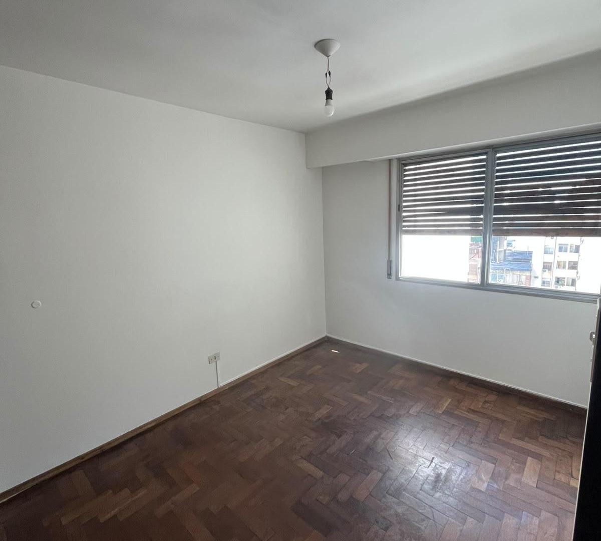 Foto de Departamento en Alquiler - 1 Dormitorio sobre Av. Vélez Sársfield, imagen 3