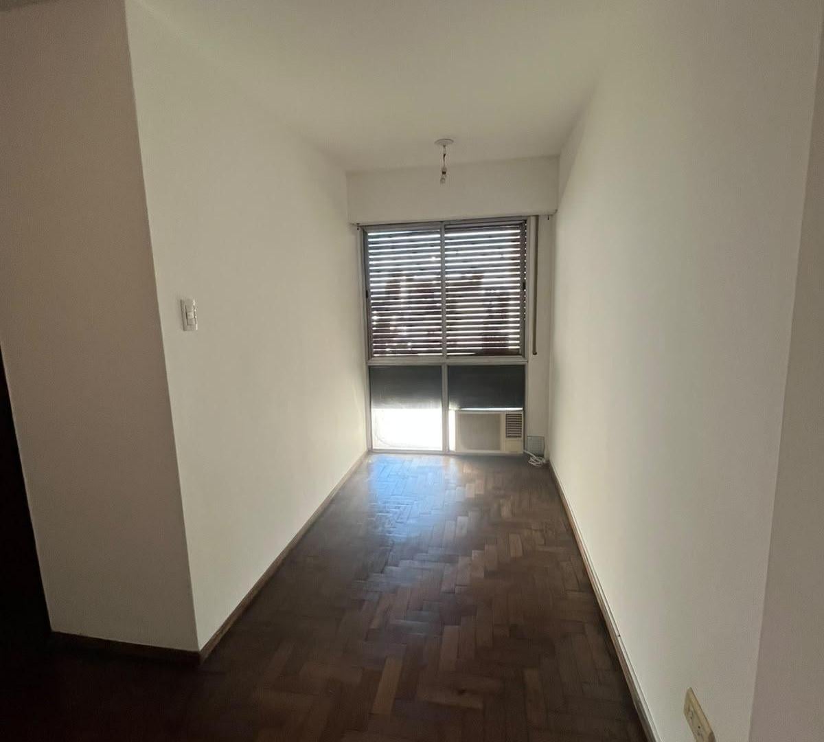 Foto de Departamento en Alquiler - 1 Dormitorio sobre Av. Vélez Sársfield, imagen 1