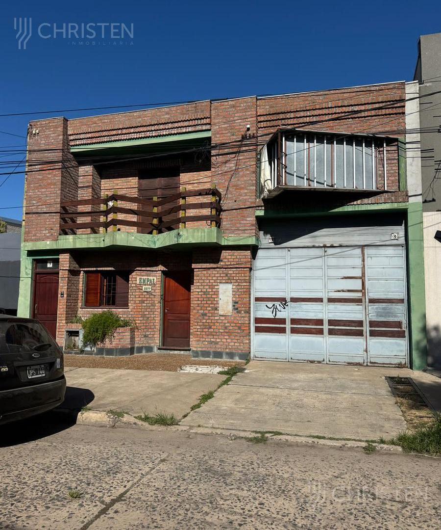 Galpón + oficinas en venta a una cuadra de Av. Freyre