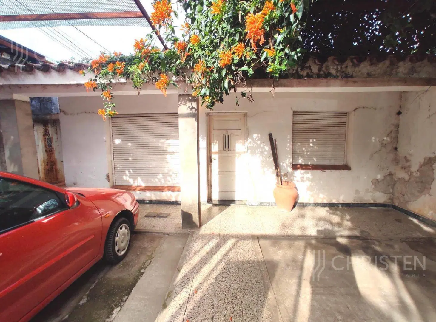 Casa en venta. 2 dormitorios y patio. Barrio Sargento Cabral. Lavaisse 1500 4