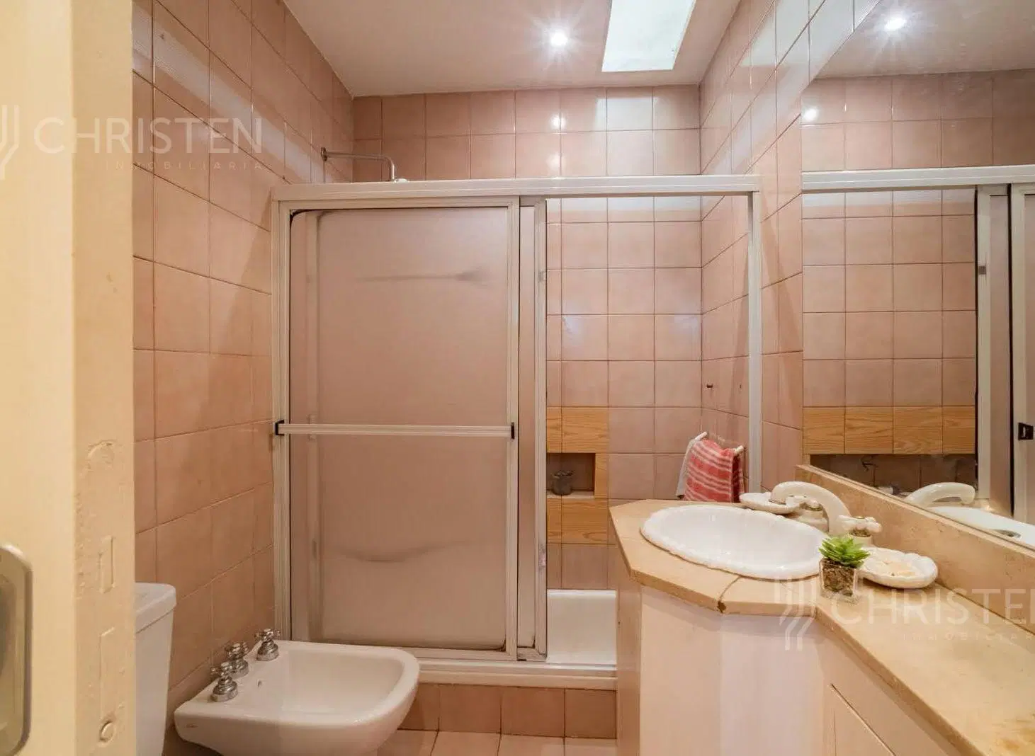 Casa en Venta a metros de Bv. Pellegrini 4