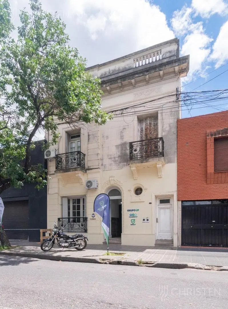 Casa en planta baja - PH sobre Bv. Pellegrini 1
