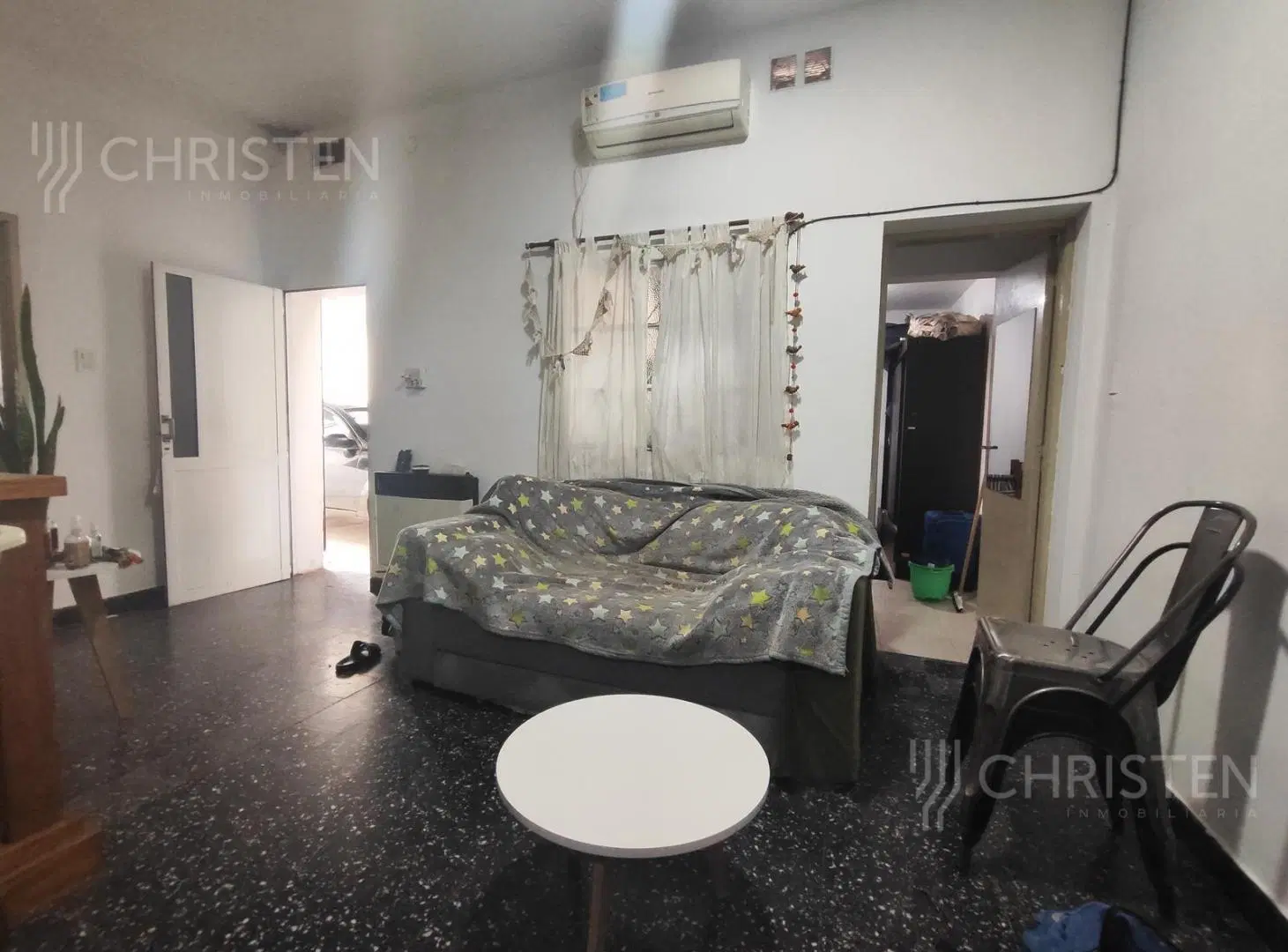 Casa de dos dormitorios cochera con 2 salones en venta Barrio Gimnasia Esgrima de Ciudadela 1